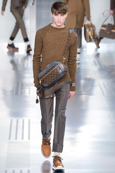 Look 11